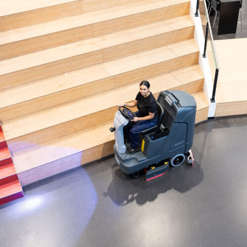 NilfiskSC4000 education auditorium woman