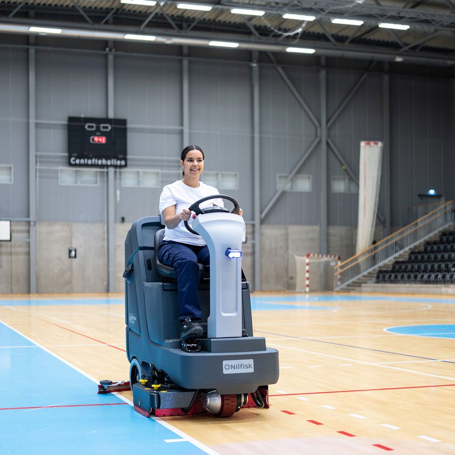 NilfiskSC4000 sports arena woman